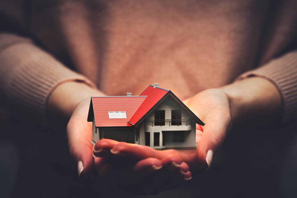 A house model safe in hands. 